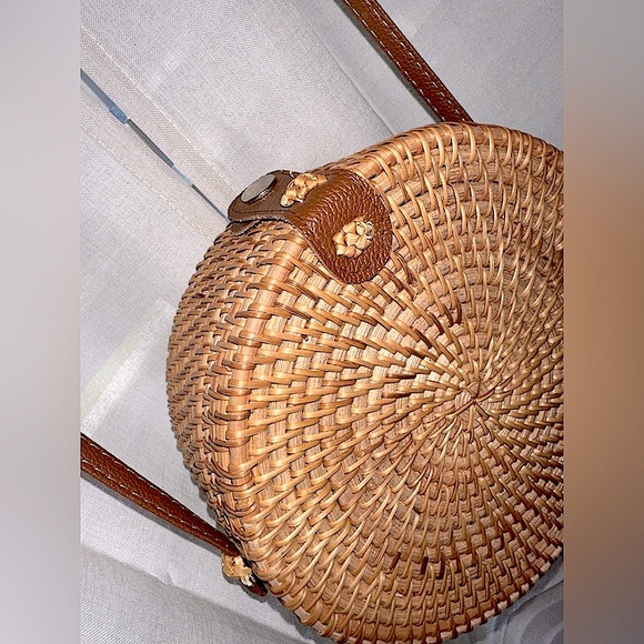 ROUND WOVEN RATTAN BASKET PURSE 🤎🤎 - Picture 3 of 4